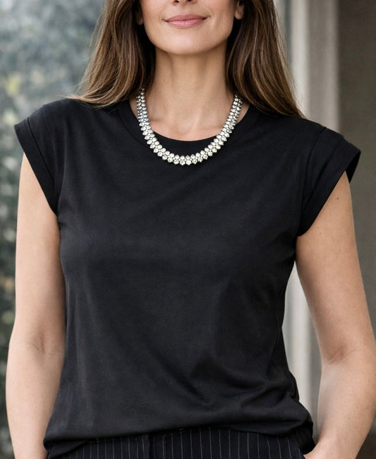 Polera Negra Milan mujer de Algodón Minimalista - Detalle doble Manga