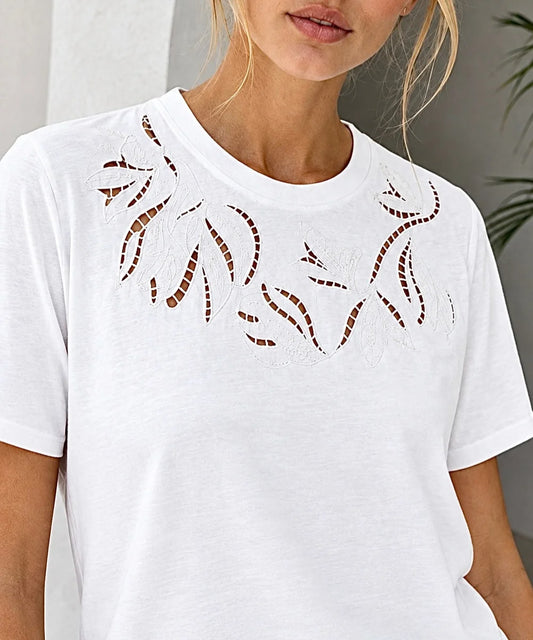 Polera calada blanca manga corta